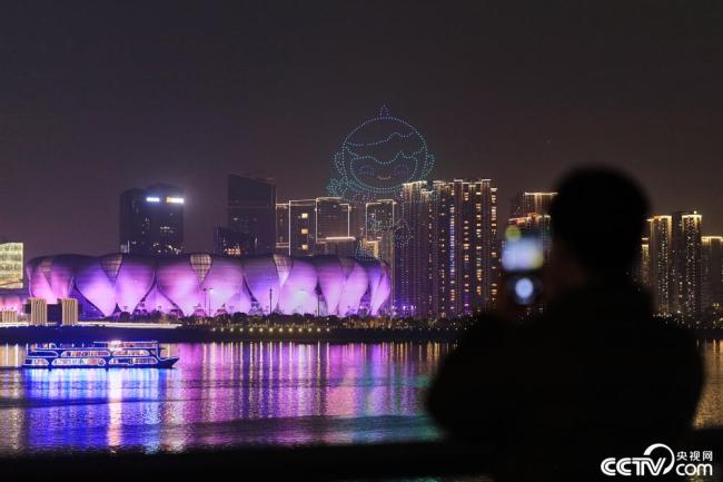 杭州亞運會倒計時200天 無人機秀點亮錢塘江畔
