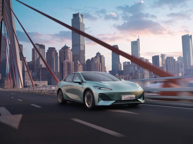 长安百亿补贴上线 单车最高补4.2万 深蓝SL03不到15万就能入手 企业提供“30天保价”