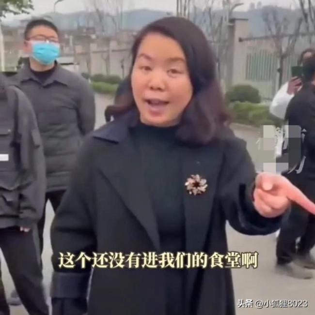 贵族学校却现“黑心食堂”：劣质当正品，狗粮充食材实属太过分！