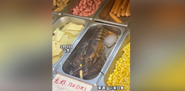 吃麻辣烫选菜发现大龙虾