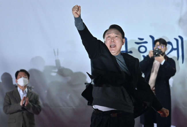 韩国总统民调支持率下降！韩国人，真是气疯了！