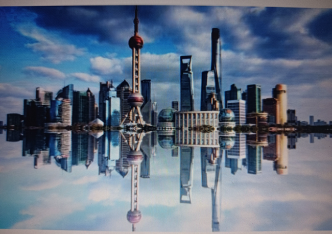 上海市人均GDP超18万元  