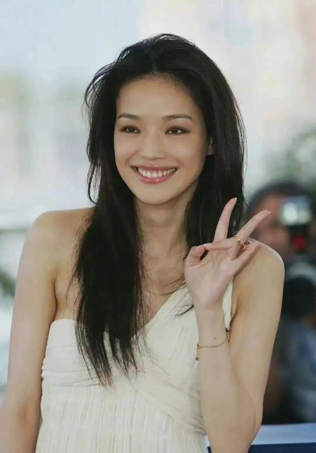舒淇关注刘亦菲ins 表面“松弛感”，私下比谁都卷.