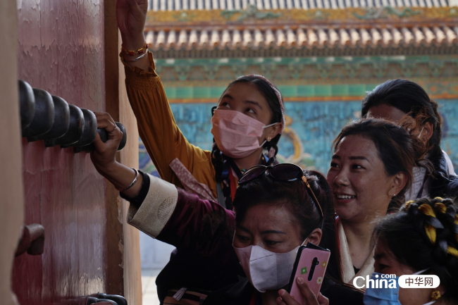 西藏基层妇联干部参观故宫博物院