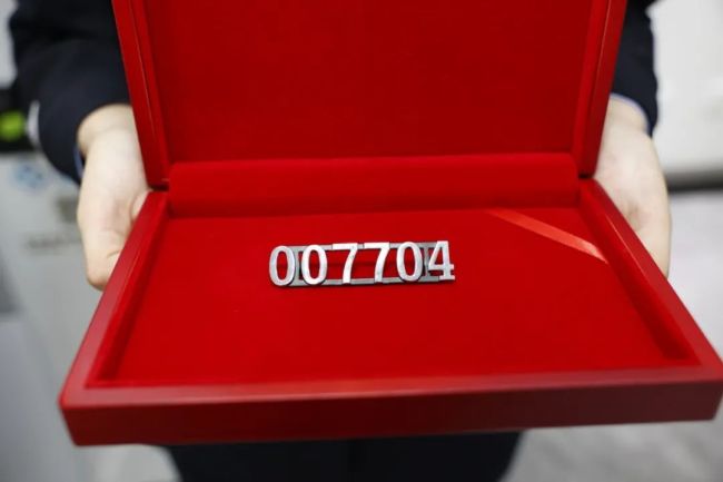 007704警号重启！父亲牺牲11年 儿子对警旗宣誓！