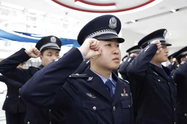 父亲牺牲后儿子继承警号，007704，重启！