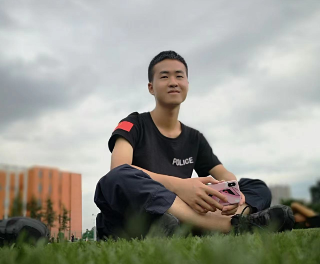 父亲牺牲后儿子继承警号，007704，重启！