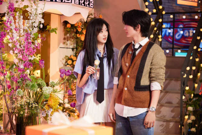 孙千和张新成同框对视甜蜜来袭 《你好星期六》开启欢乐派对