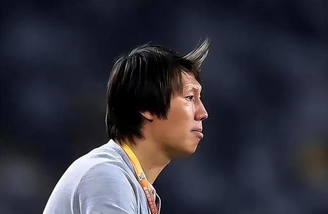 记者透露李铁现状：不能打电话、看电视，晚上睡觉不能关灯