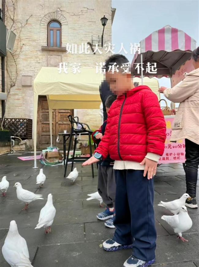 长沙一小学外墙脱落砸伤四名学生 孩子仍未度过危险期 教育局回应：正在处理此事！