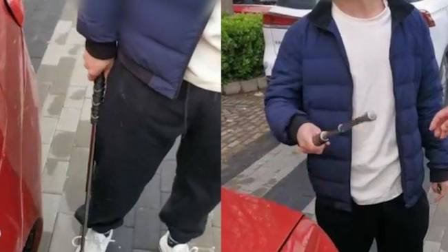 男子乱停车后持棍威胁人：大不了赔你几十万