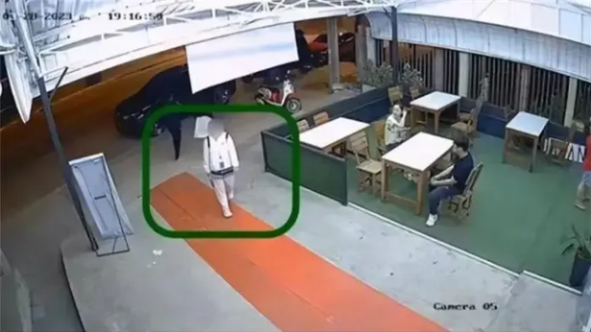 绑匪杀害女留学生逃回国内后要赎金