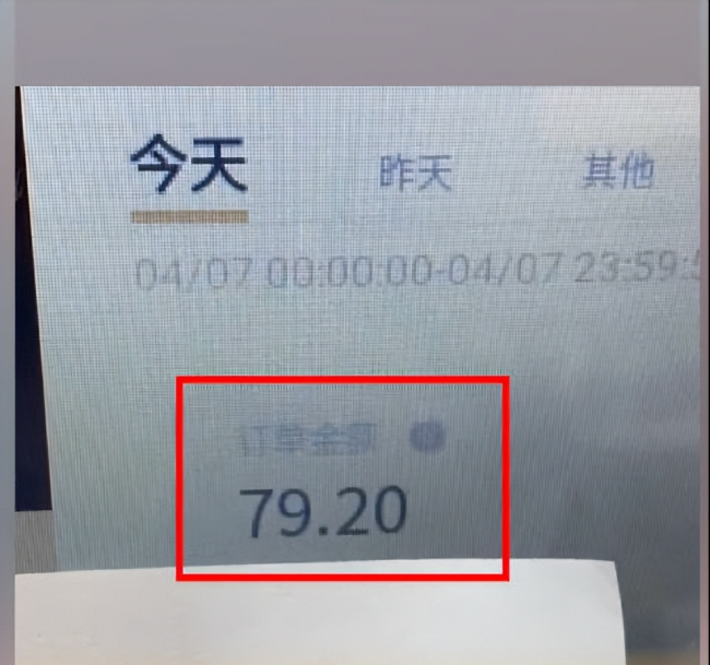 3年轻人20万开店日营业额仅79元 当事人回应：自己很想落泪
