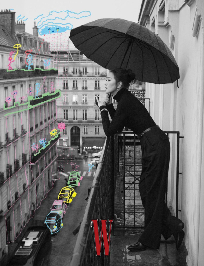 巩俐于佩尔同框登封面，漫步巴黎街头黑白大片