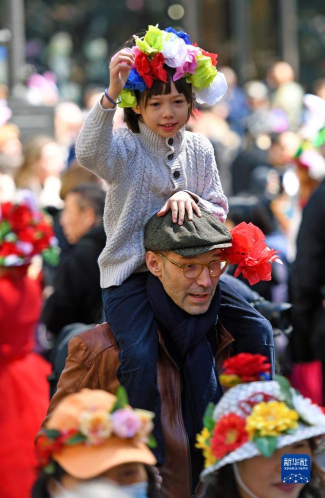 美国纽约举行复活节花帽游行