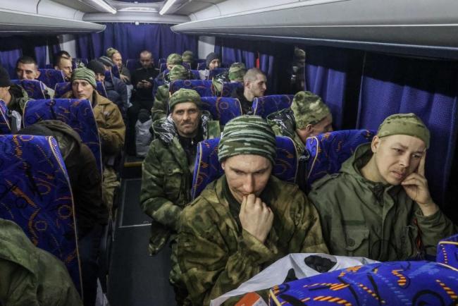 俄乌交换被扣押人员，106名被扣押的俄罗斯军人从乌克兰控制地区被释放