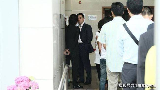 男子占用消防通道被邻居投诉 敲门实施报复 还用孩子威胁邻居！ 