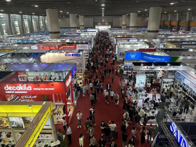 实探史上规模最大广交会，上传展品超过300万件，220多个国家和地区的数十万采购商报名参会