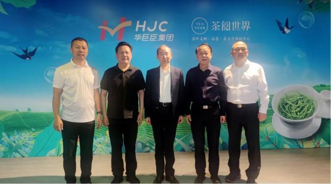 龙宇翔到深圳报业集团和华巨臣集团考察调研