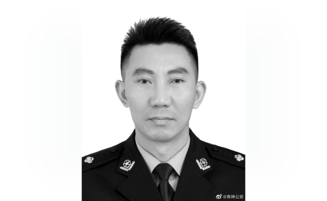 县公安局发布消息,4月17日,该局青竹派出所社区民警蒋久华为保护战友