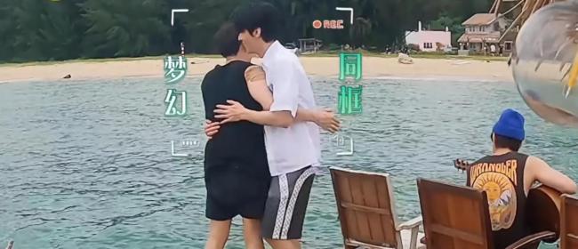 龚俊去看李荣浩演唱会 看来龚俊也是小迷弟一枚啊  
