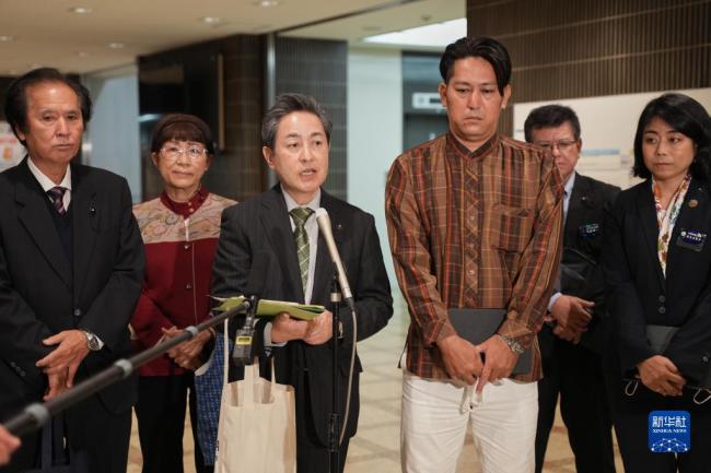 冲绳县议员代表团向日本政府递交和平外交意见书