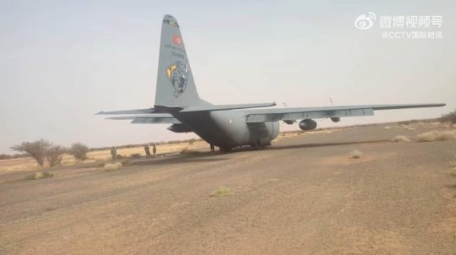 土耳其撤侨飞机在苏丹遇袭：被轻型武器击中 弹孔清晰