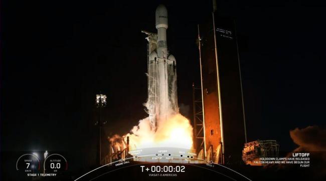 SpaceX猎鹰重型运载火箭将Viasat-3超高通量通信卫星发射升空