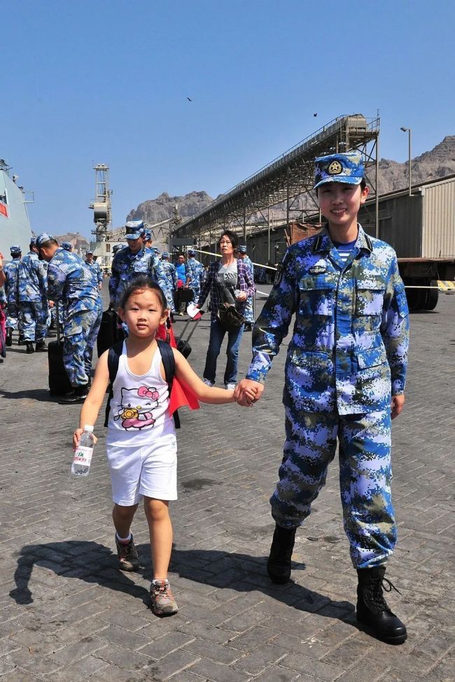也门撤侨牵手照温暖后续 她的梦想是自己日后能为国铸“舰”