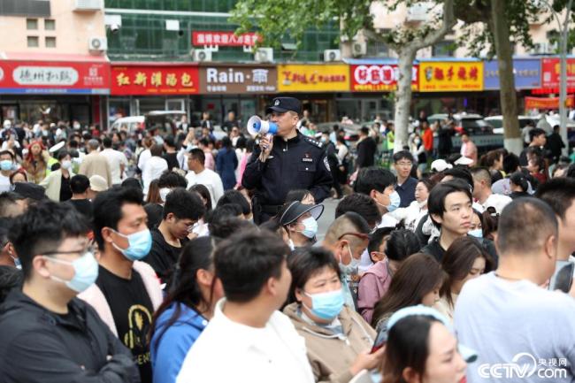 山东淄博：烧烤让整个城市“热”起来
