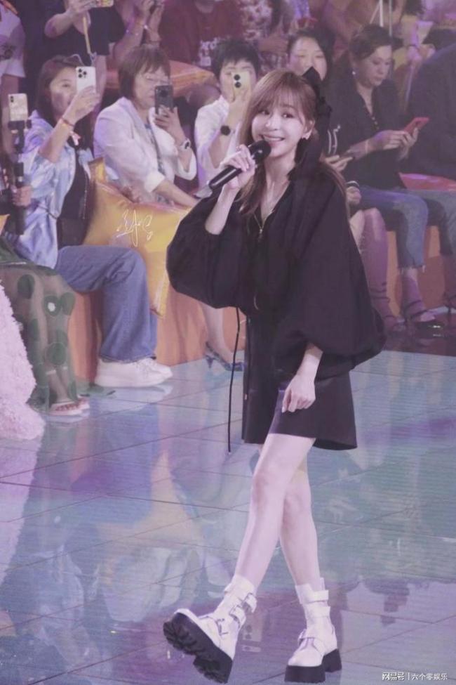 鸿荣源总裁追星王心凌，直接邀约商演有如演唱会