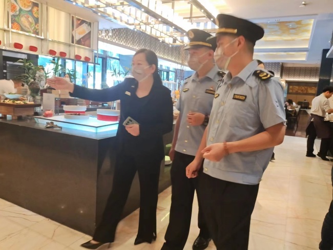 武汉试行收取“浪费押金” 设立自助餐厅反浪费管理员