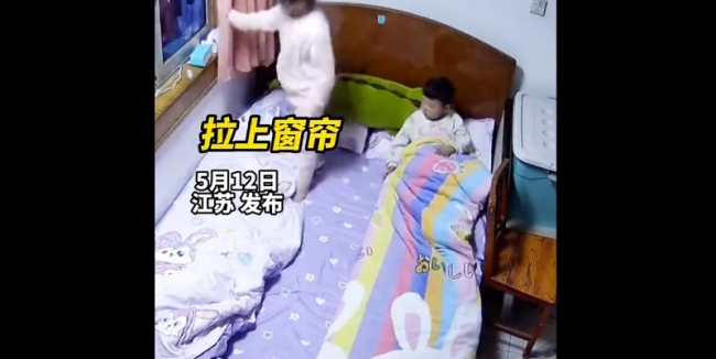 女子离婚4年独自带俩娃