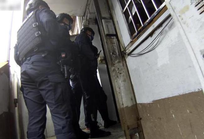 警方解救被男友拘禁女子，警方：情况属实