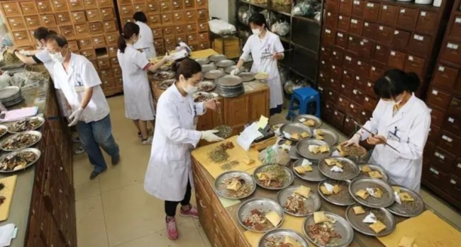 医院回应医生学历为祖传：国家承认的！