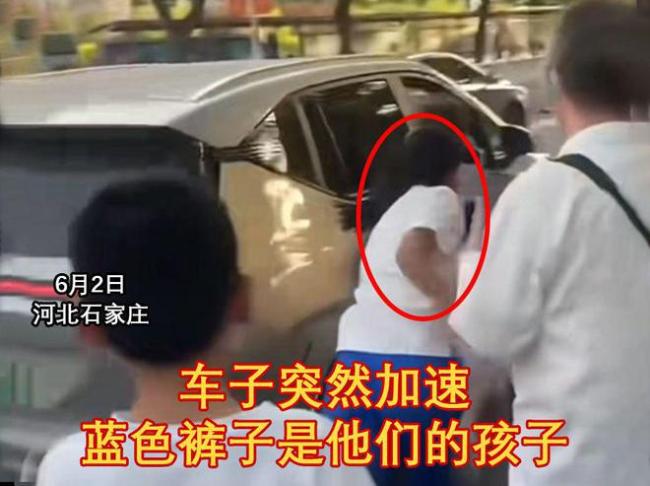 女子被丈夫开车拖数十米，群众合力把小三拖出