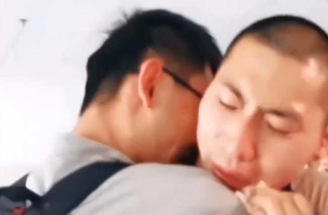15岁男生走失12年被找到：12年没见，一眼认出哥哥