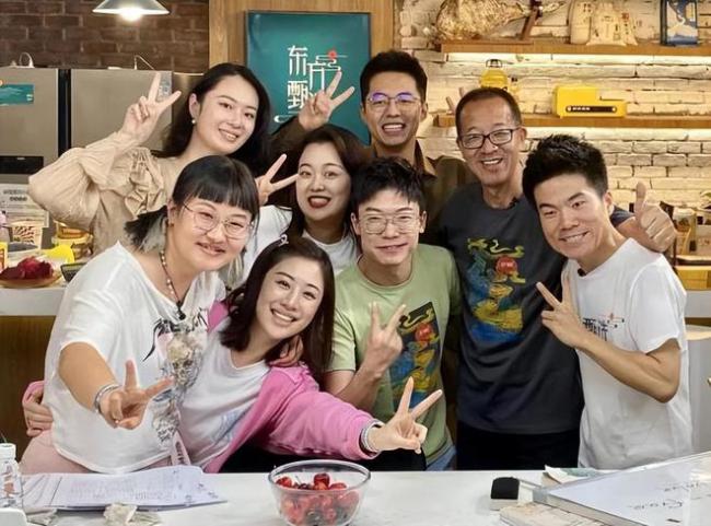 “一枝独秀不是春”！董宇辉押中高考作文题目