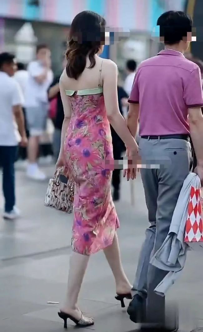 网友发牵手门视频被投诉 律师：官员自愿公开失德行为，传播不侵权
