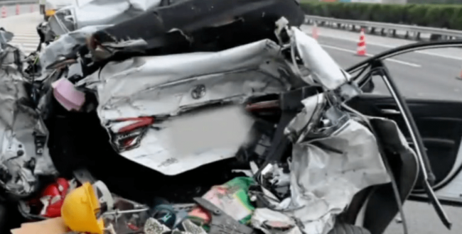 一货车追尾轿车致5死 在路上行驶，驾驶员要时刻保持警觉，不要分心操作