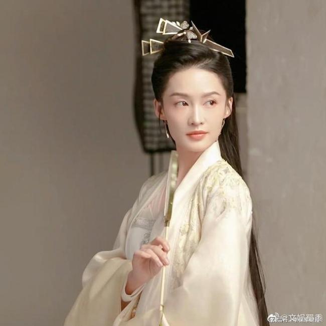李沁庆余年2进组路透 你会选哪个呢？两个我都好爱