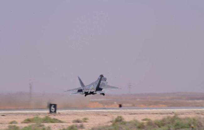 美国在中东部署F-22战机,此前美军曾抱怨俄飞机在美基地上空飞行