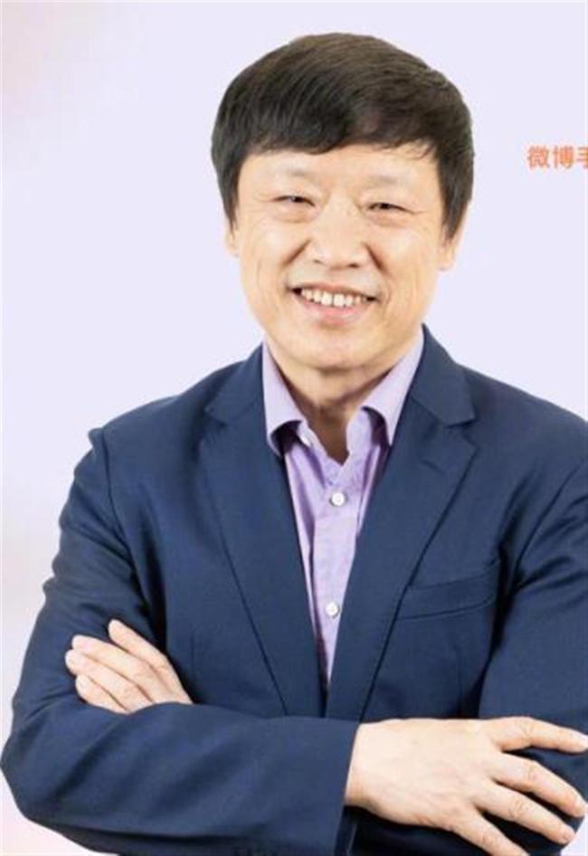 绷不住了！炒股三天“全绿”加仓10万 李大霄建议胡锡进沉住气