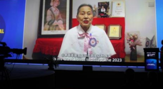94岁护士奶奶获国际大奖：中国人第一次获得该奖项