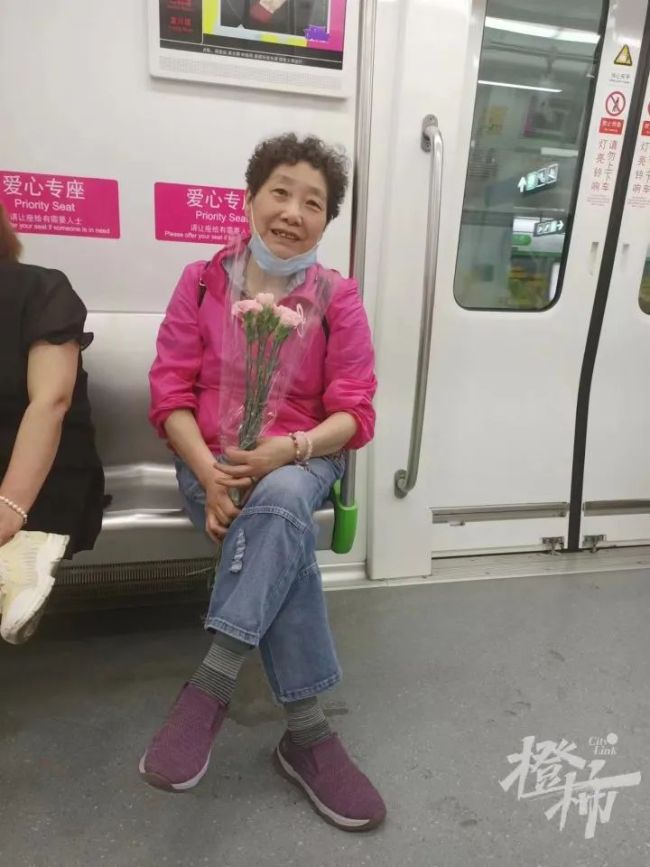 “赚5个亿不如月薪5000生娃优秀”?杭州阿姨因一句话被网暴