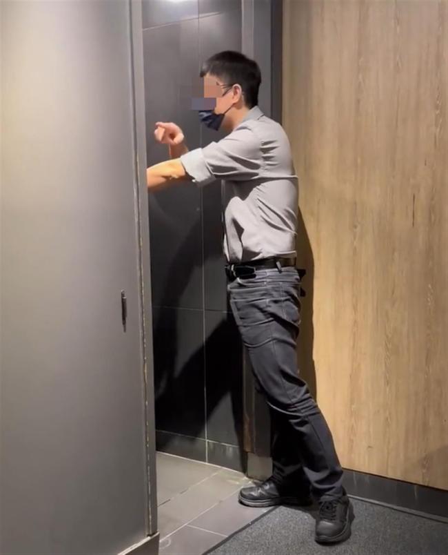 5女子以女厕难等为由进餐厅男厕 众多网友一片热议