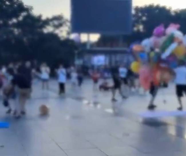 男子怀疑男孩偷拍引冲突,目击者称男孩没偷拍,警方回应
