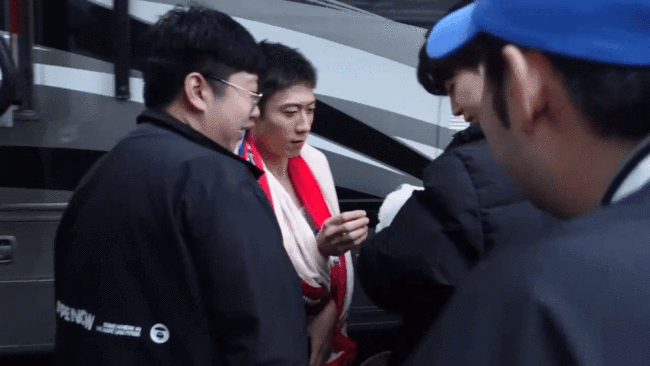 《曾少年》的花絮:关晓彤的狗不让张一山摸