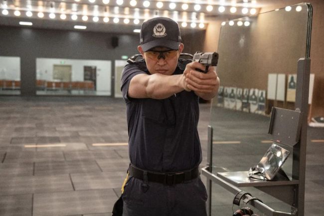 大连跳水救人不留名警察被找到：我是警察，人民危急时刻出手相救这是我的本能