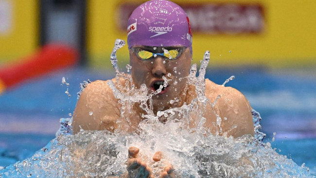 覃海洋夺得男子100米蛙泳金牌并再次刷新亚洲纪录